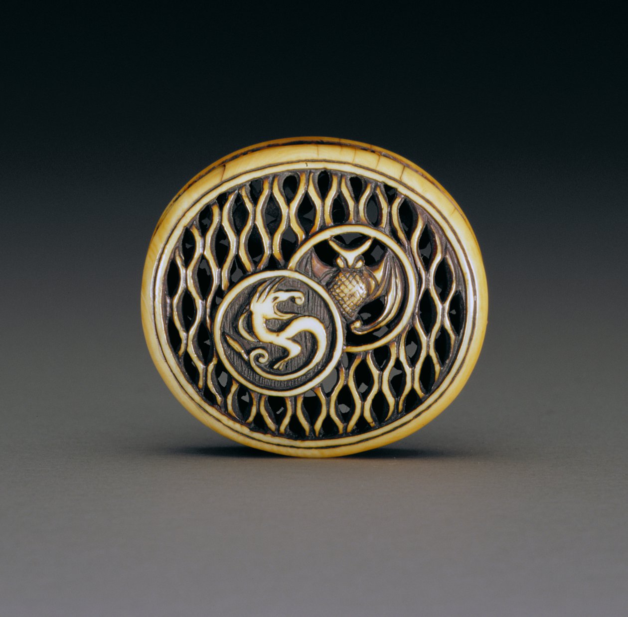 Awers netsuke, ok. 1870 (dla rewersu patrz 195486) autorstwa Ozaki Kokusai
