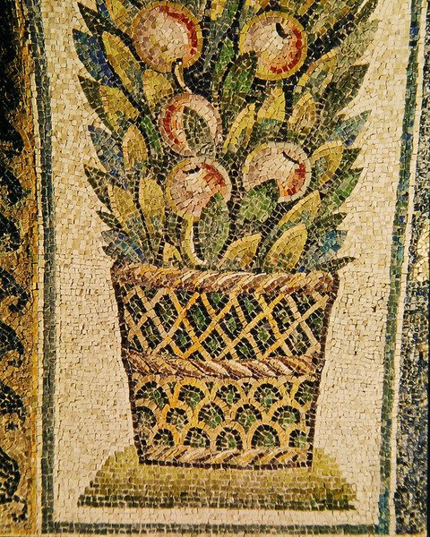 Kosz owoców, ok. 430 ne (mozaika) autorstwa Paleo Christian