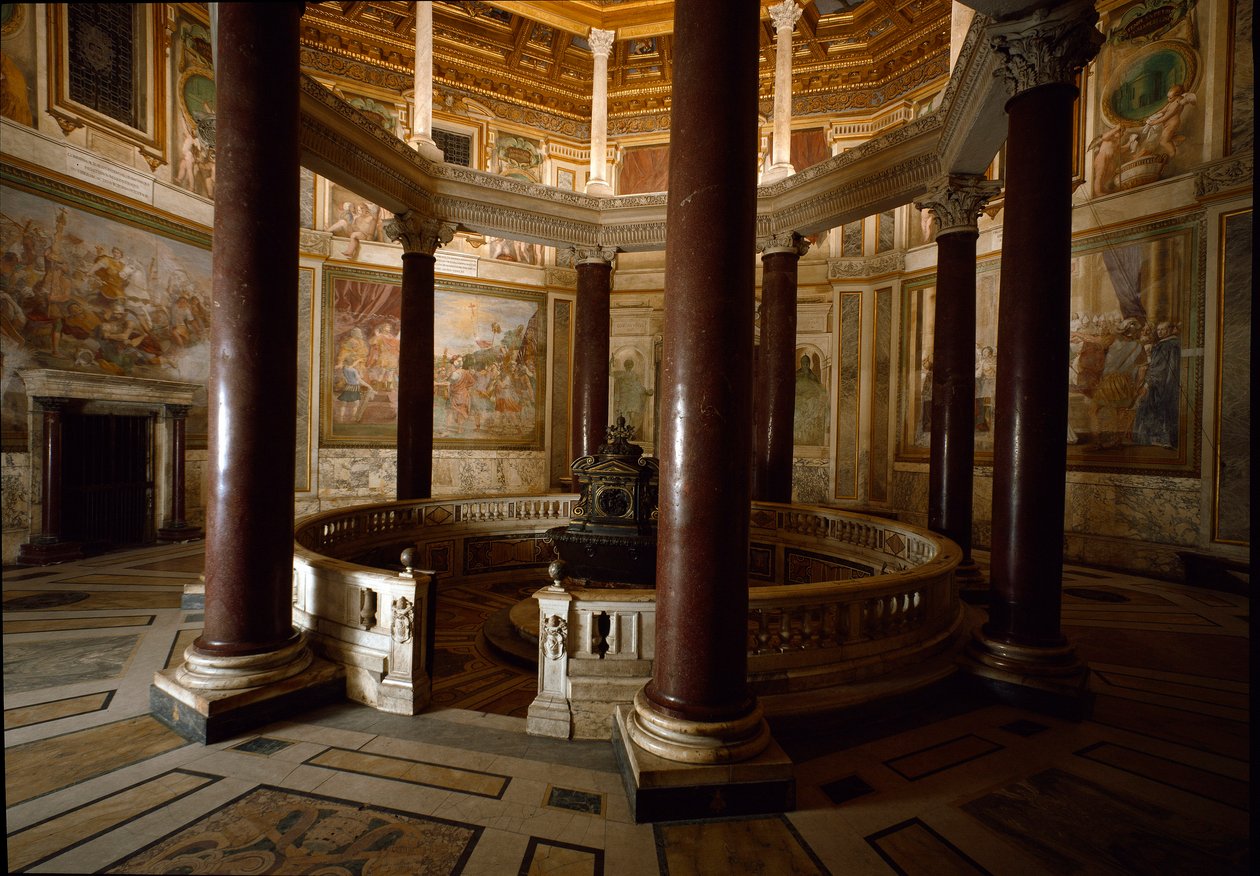 Widok wnętrza paleochrześcijańskiego baptysterium San Giovanni in Laterano (św. Jana Laterano) (baptysterium laterańskie lub San Giovanni in Fonte), zbudowanego około 440 r. Rzym autorstwa Paleo Christian