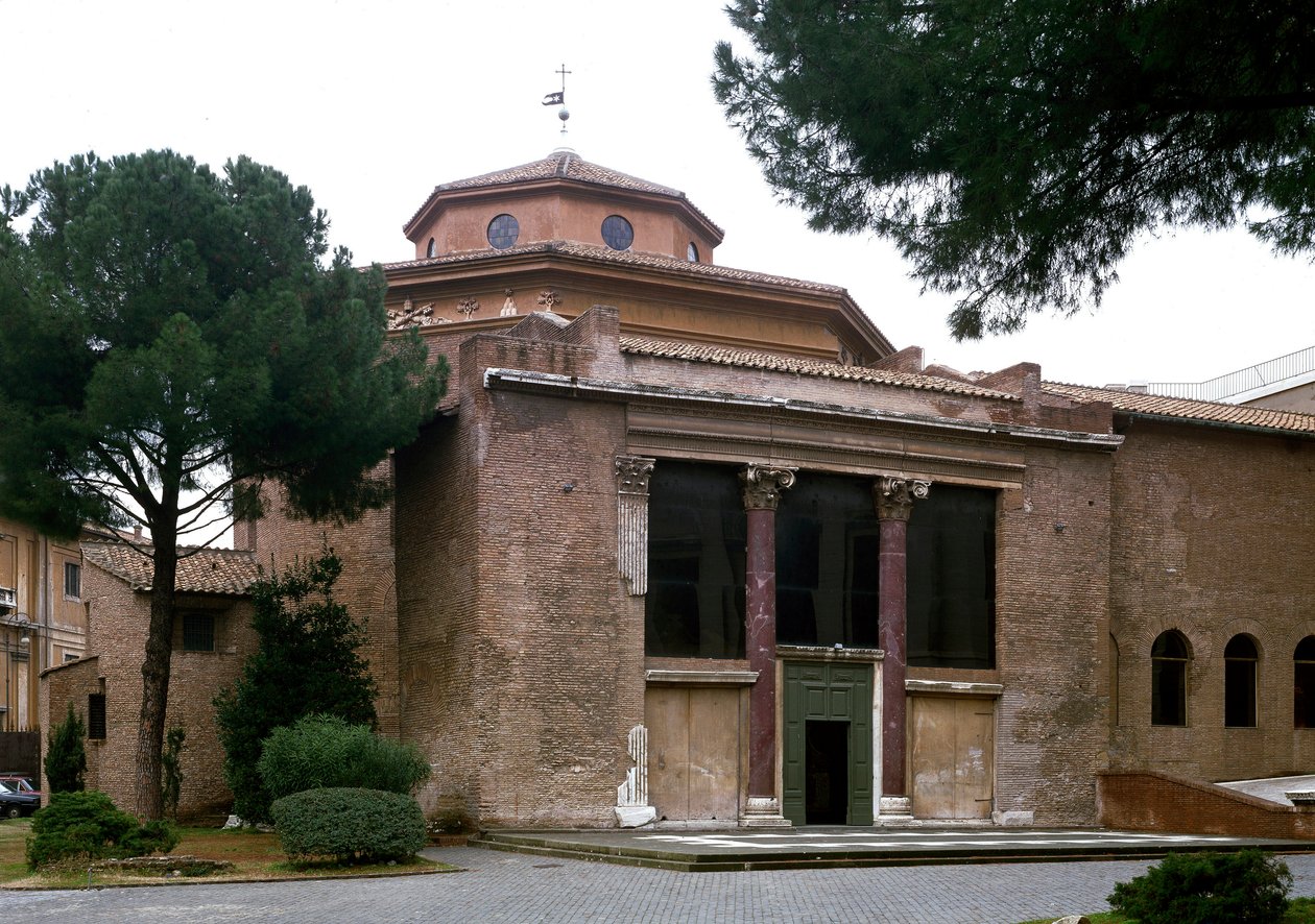 Widok na paleochrześcijańskie baptysterium San Giovanni in Laterano (św. Jan Laterano) (baptysterium laterańskie lub San Giovanni in Fonte), zbudowane około 440 r. Rzym autorstwa Paleo Christian