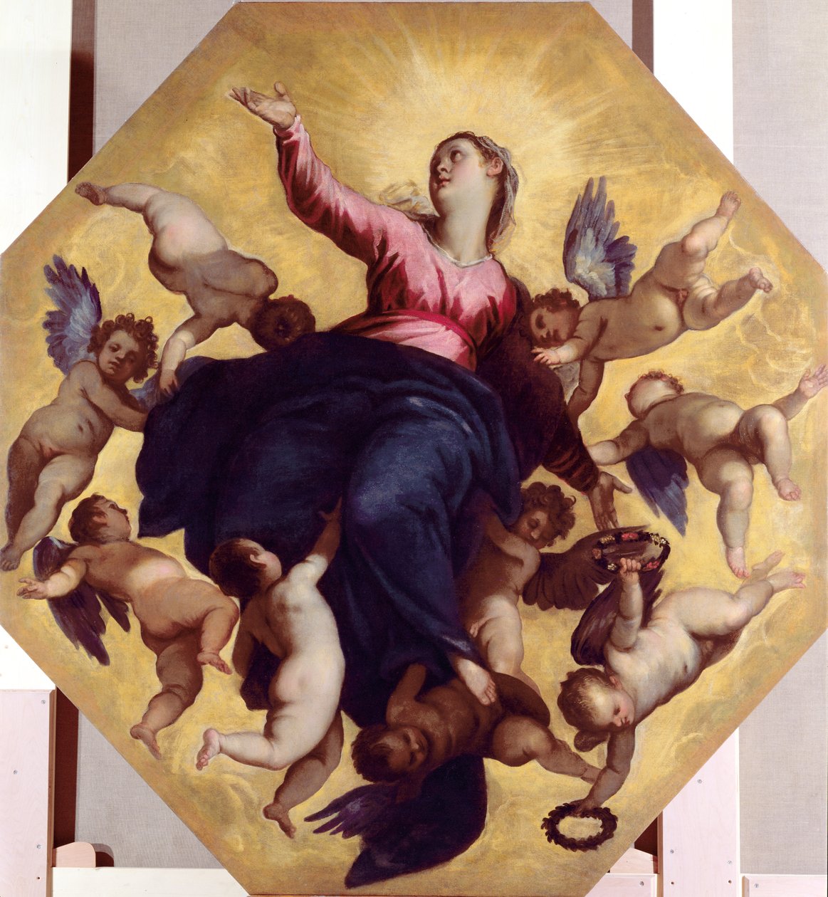 Madonna niesiona przez anioły (fresk sufitowy) autorstwa Palma Il Giovane