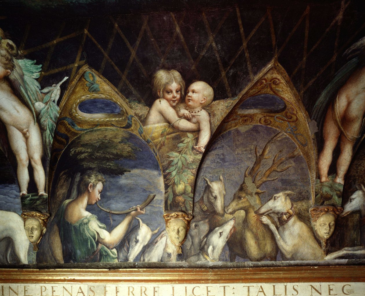 Fragment fresku pokoju Diany (Artemidy) i Akteona autorstwa Francesco Mazzola o nazwie Le Parmesan (1503-1540) (Parmigianino) dla Paoli Gonzagi i Galeazza Sanvitale. Reprezentuje nimfę grającą na rogu, a także cherubiny i „putti”. Akteon to jeleń autorstwa Parmigianino