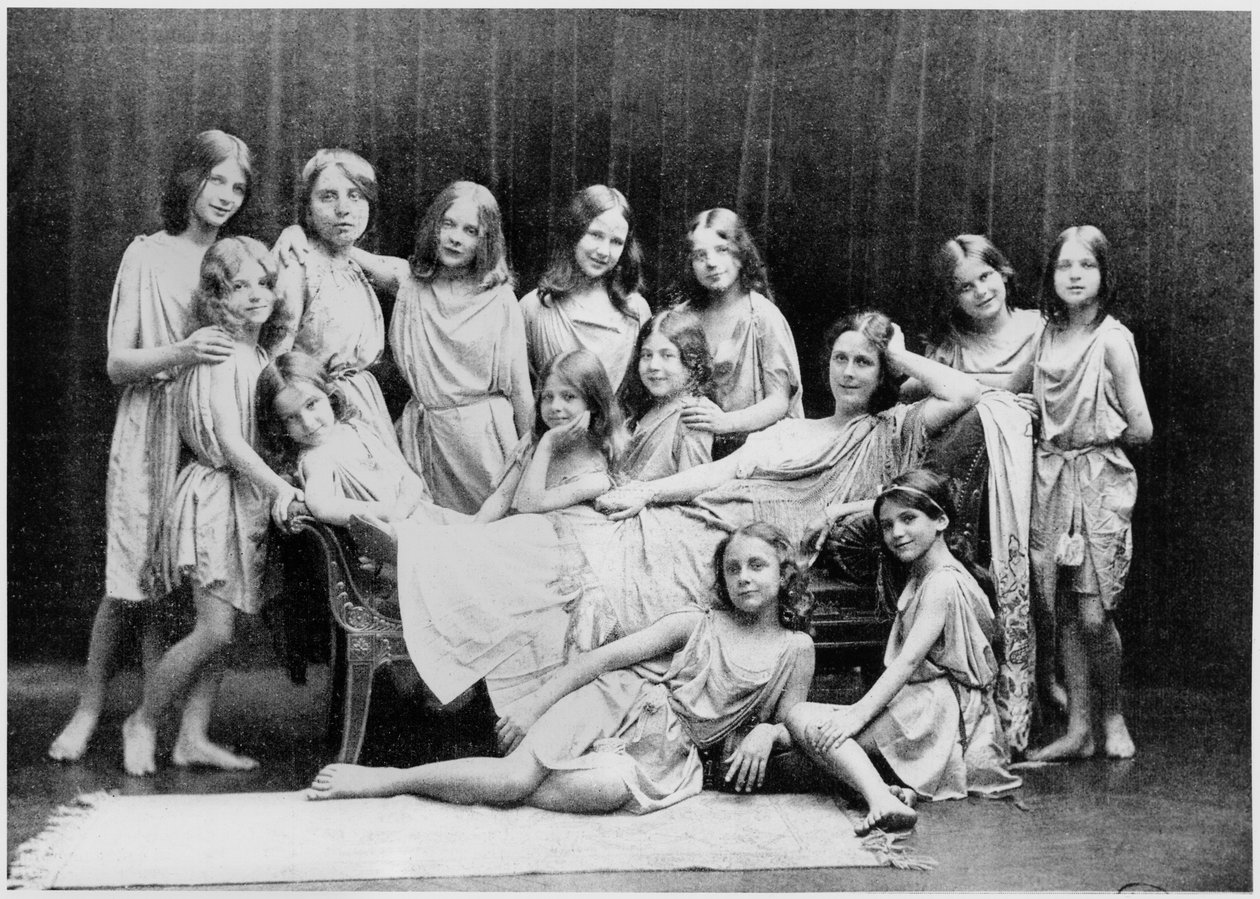 Isadora Duncan (1877-1927) i jej uczniowie ze Szkoły Grunewaldzkiej, 1908 (fot. bw) autorstwa Paul Berger