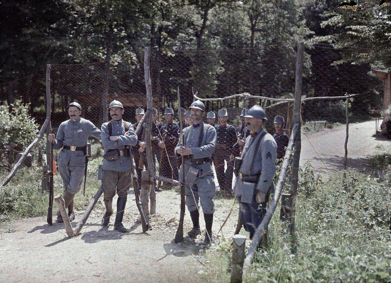 Granica między Szwajcarią a Francją w gminie Pfetterhouse, departament Haut-Rhin, Alzacja, Francja, 19 czerwca 1917 r. (autochrom) autorstwa Paul Castelnau