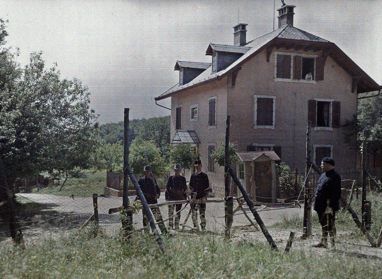 Granica między Szwajcarią a Francją w gminie Beurnevésin w kantonie Jura, Francja, 19 czerwca 1917 (autocrhome) autorstwa Paul Castelnau