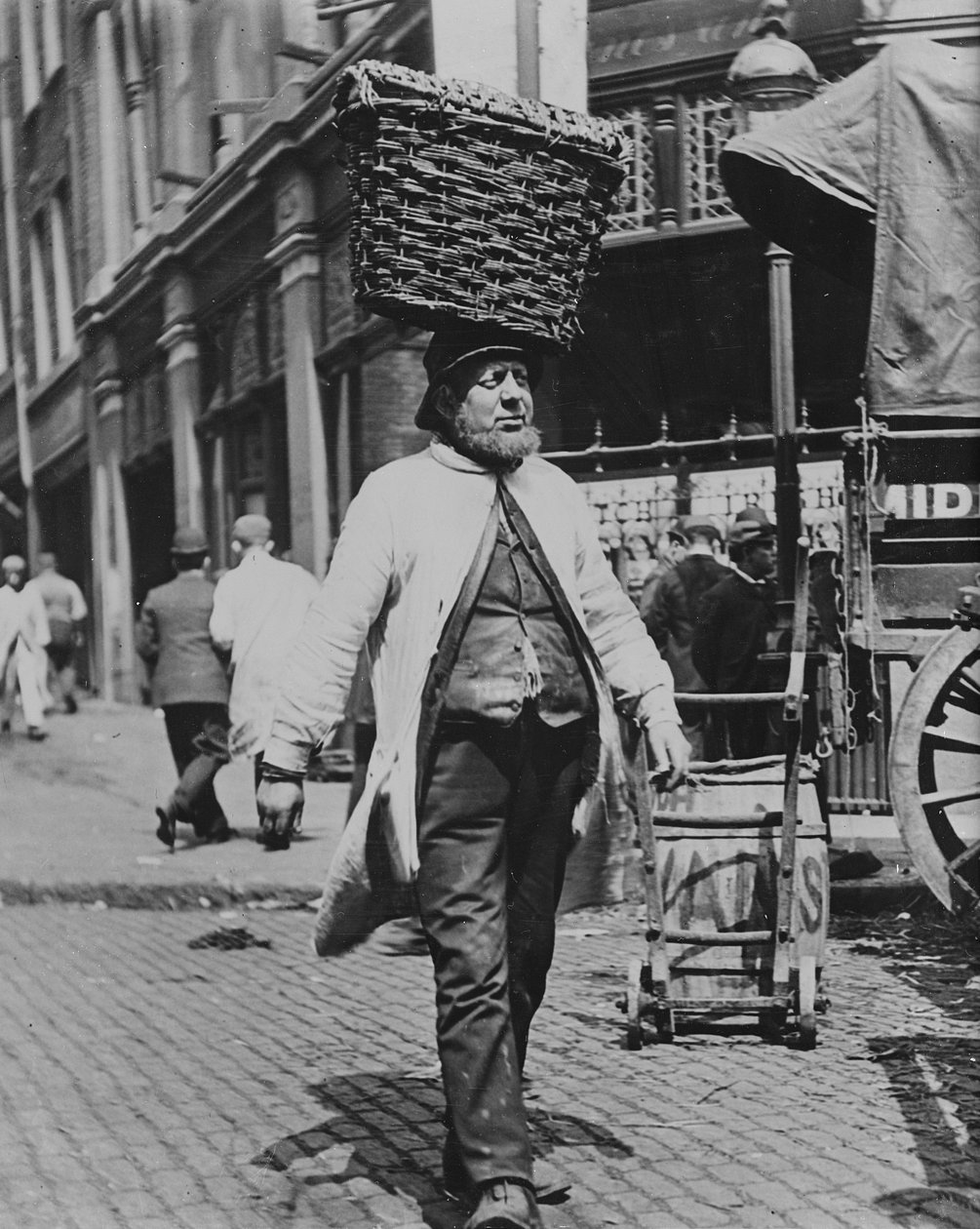 Tragarze rybni na targu Billingsgate, 1893 (patrz także 112438) autorstwa Paul Martin