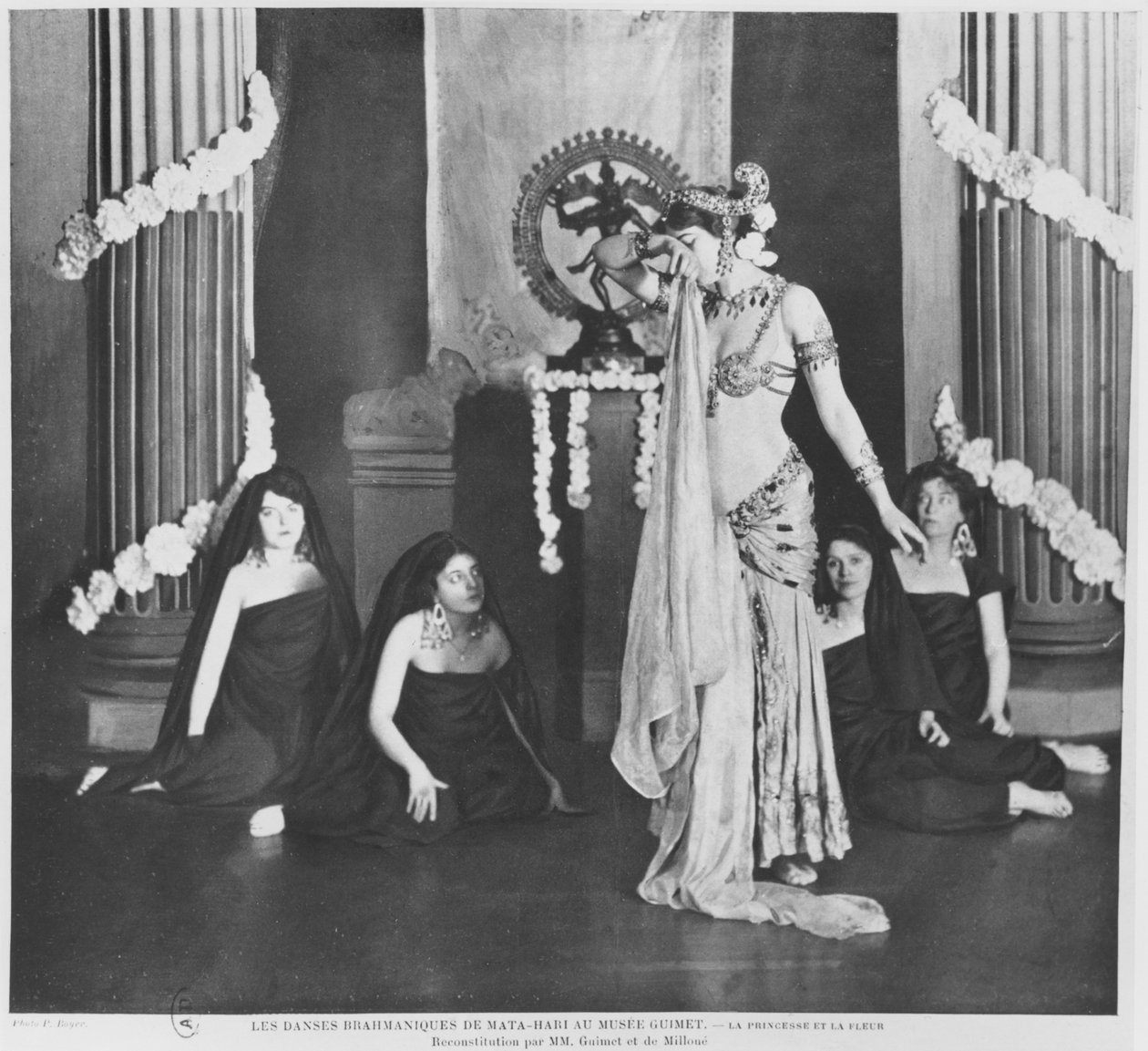 Mata Hari występująca w Musee Guimet, Paryż, 13 marca 1905 autorstwa Paul Boyer