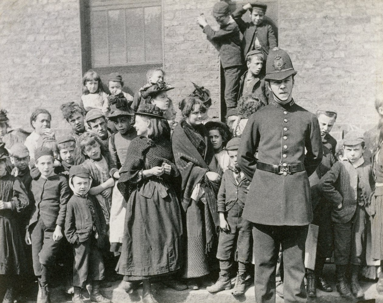 Pogrzeb londyńskiego policjanta, 1894 r autorstwa Paul Martin