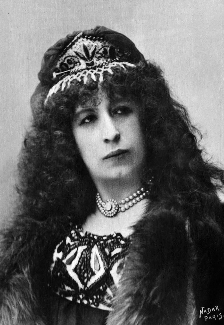 Aimee Tessandier (ur. 1851-), francuska aktorka i piosenkarka, sfotografowana przez Paula Nadara w latach 1890–1905, wyciąg z kolekcji Felixa Potina, 500 współczesnych gwiazd, śpiewaków operowych i dramatycznych Francji autorstwa Paul Nadar
