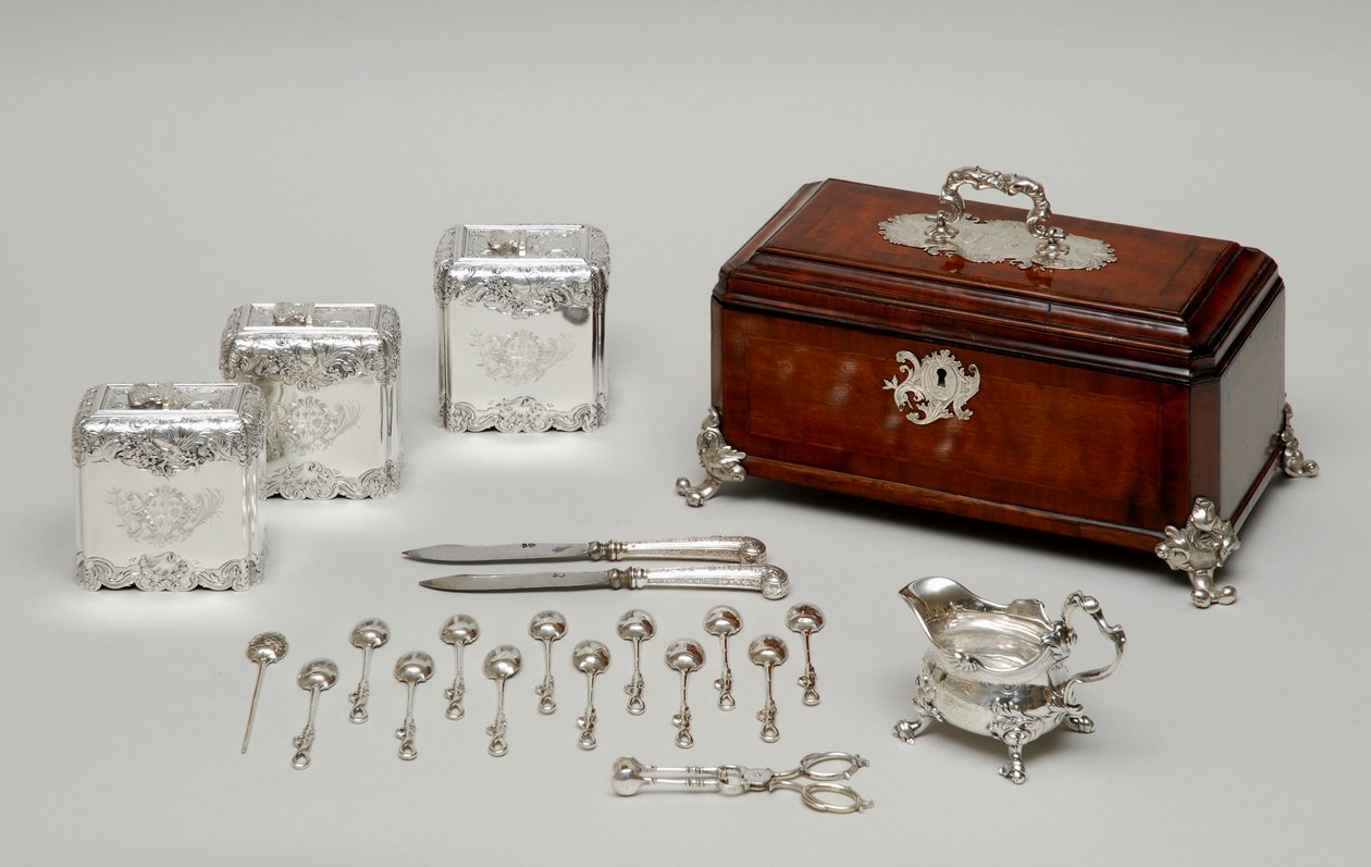 Sprzęt do herbaty, ok.1735 (srebro i drewno) autorstwa Paul de Lamerie