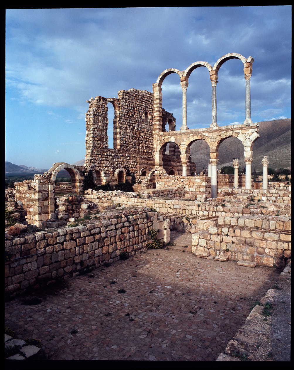Widok na miasto, 705-710 AD autorstwa Period Umayyad