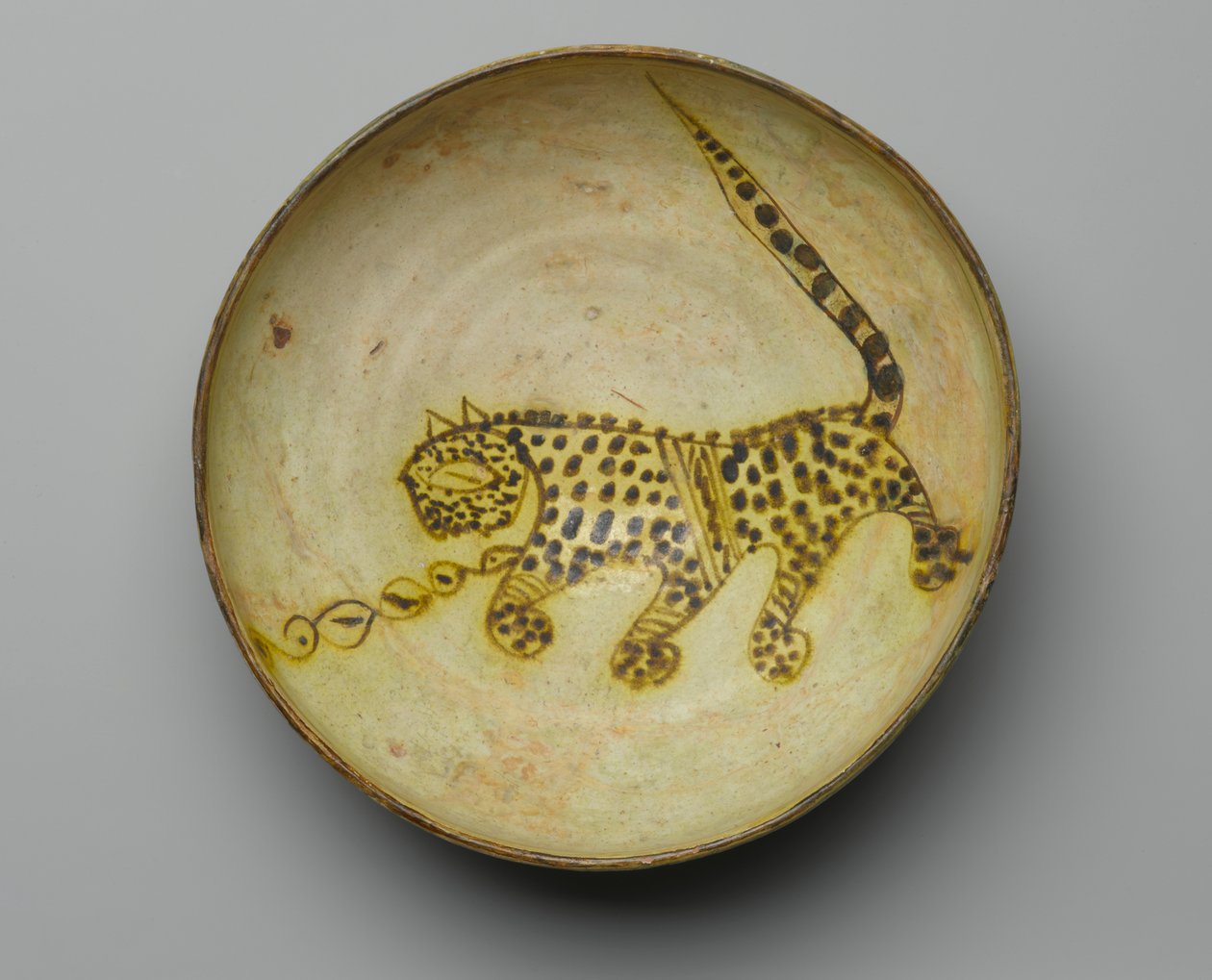 Miska przedstawiająca geparda (ceramiczna) autorstwa Persian School