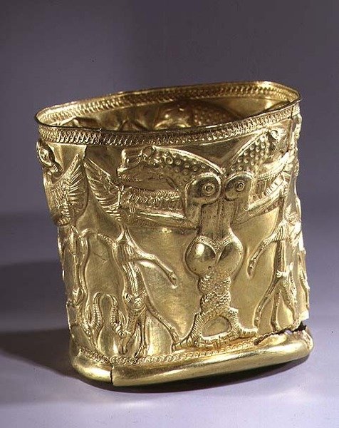 Czara ozdobiona mitologicznymi stworzeniami, północno-zachodni Iran, ok. 1200-1100 pne (elektrum) (patrz także 229345) autorstwa Persian School