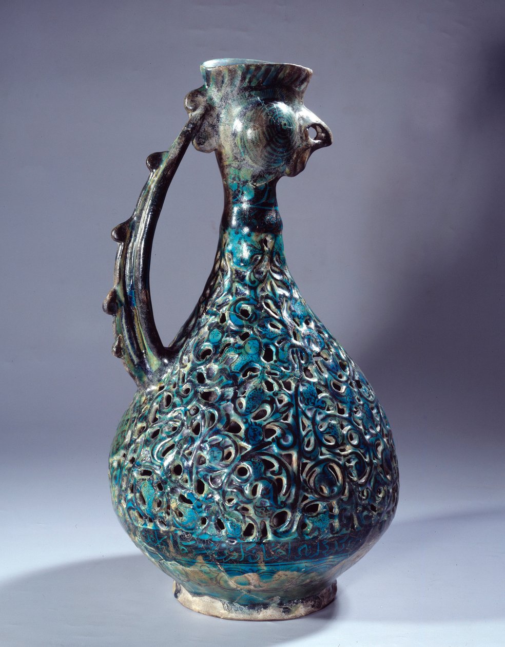 Sztuka perska: ceramiczny akwamaryn z głową koguta i dekoracjami inspirowanymi drzewem Waq Waq. Z Kaszanu. XIII-wieczny Paryż, Luwr autorstwa Persian School