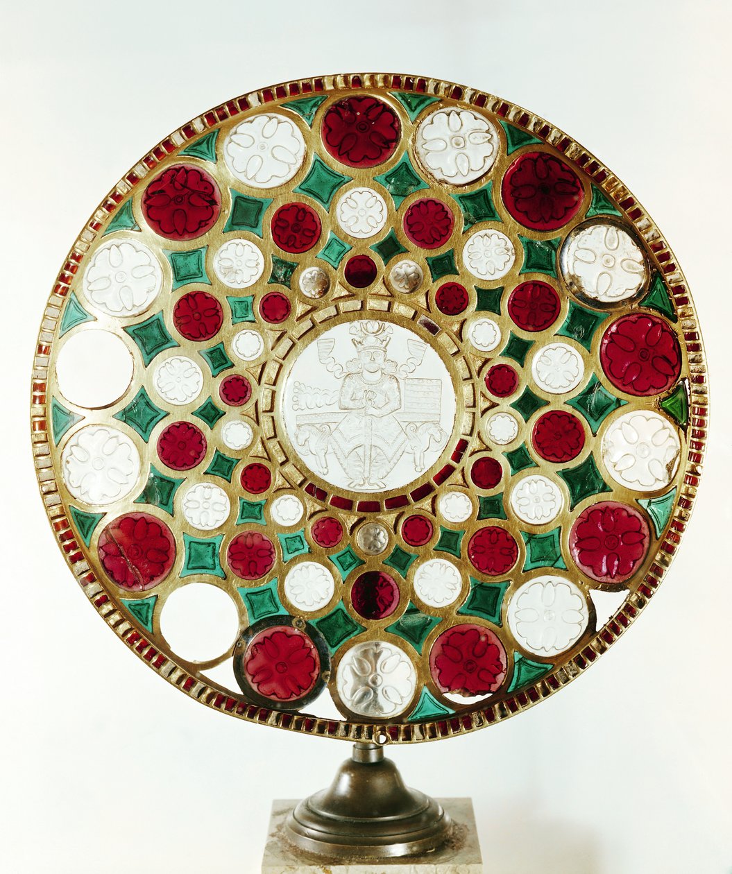 Kielich Salomona z płaskorzeźbą przedstawiającą króla, okres sasański (226-651) (złoto, kryształ górski, granat i zielone szkło) autorstwa Persian School