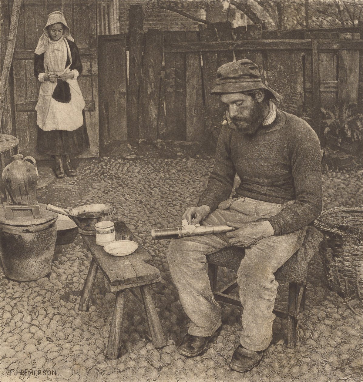 Rybak w domu autorstwa Peter Henry Emerson