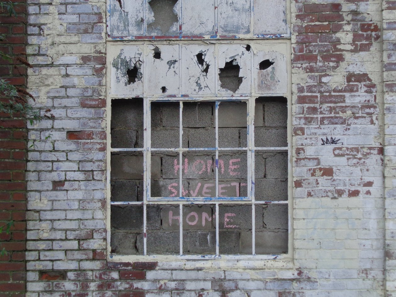 NEWCASTLE HOME-SWEET-HOME, 2016, (FOTOGRAFIA) autorstwa Peter McClure