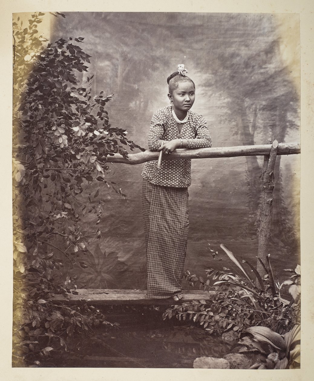 Portret birmańskiej dziewicy, Fotograf: Klier, Philip Adolphe Gladstone Collection autorstwa Philip Adolphe Klier
