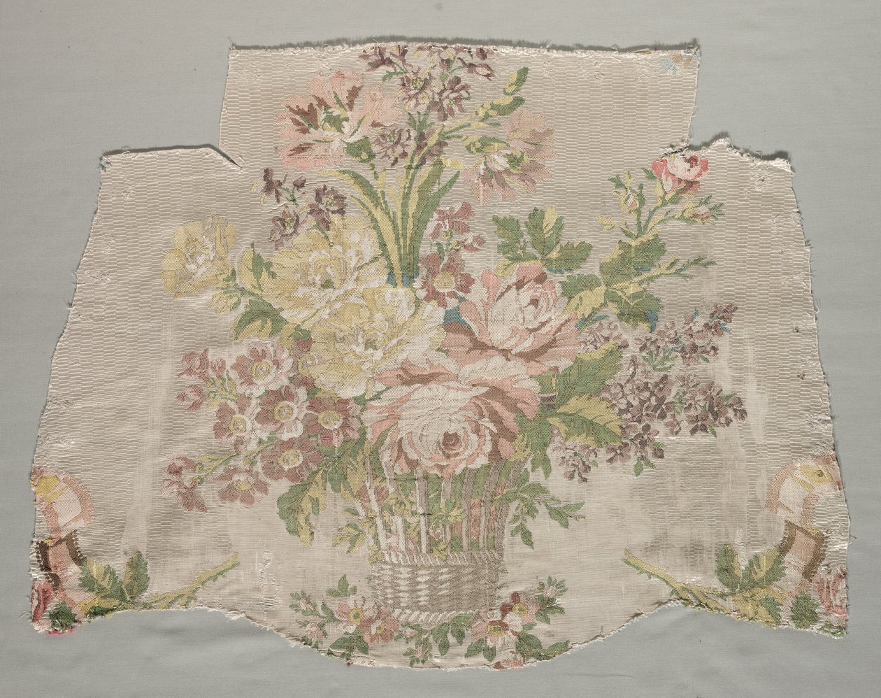 Fragment jedwabiu, część panelu o nazwie Le panier fleuri, 1770. autorstwa Philippe de Lasalle