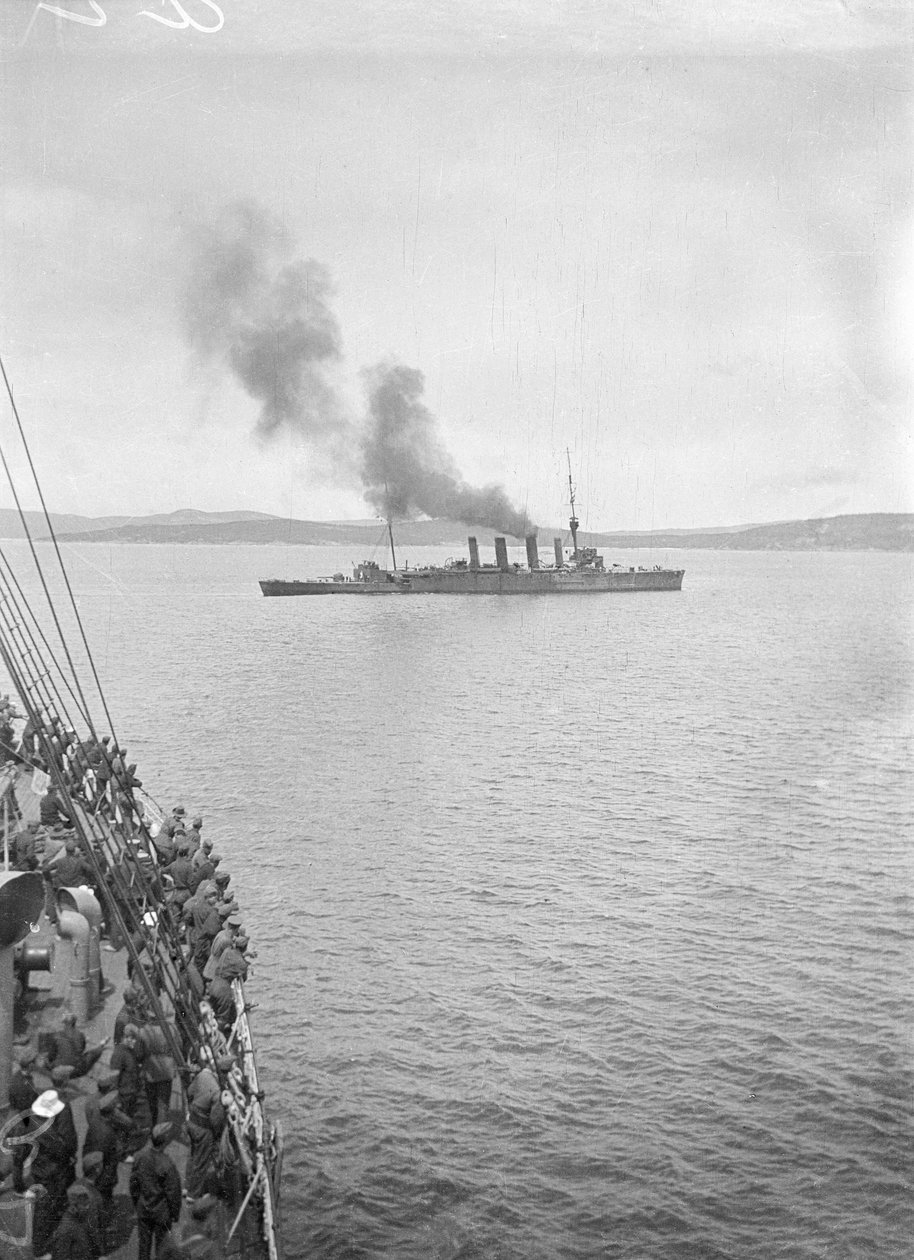 HMAS Melbourne lub HMAS Sydney w King George Sound, Albany WA, ok. godz. Październik 1914 (fot. bw) autorstwa Phillip Frederick Edward Schuler