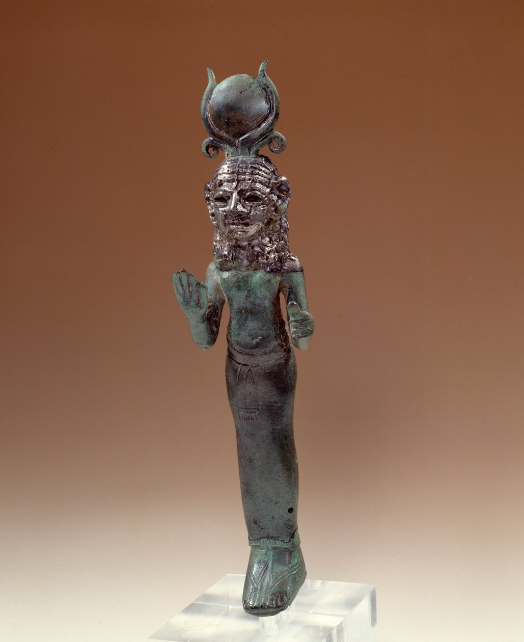 Starożytności orientalne: bogini fenicka. Statuetka z brązu i srebra. 700-600 pne. Paryż, Luwr autorstwa Phoenician