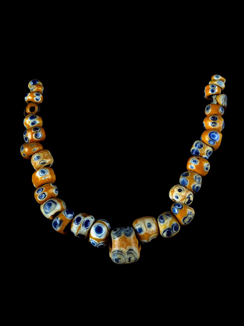 Sztuka fenicka: naszyjnik z pasty szklanej. IV-III wiek p.n.e. Średnica 28 cm Muzeum Archeologiczne Villa Giulia Rzym autorstwa Phoenician