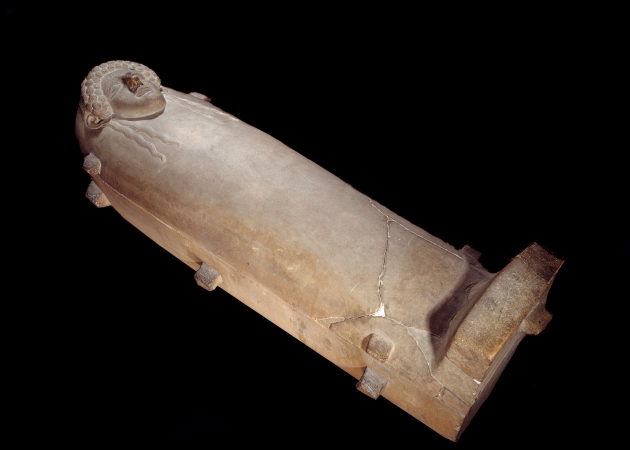 Fenicja: sarkofag z ludzką głową z białego marmuru z Trypolisu w Libanie. Słońce 2,1 m Paryż, Musee du Louvre autorstwa Phoenician Phoenician