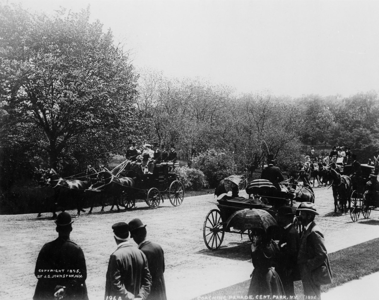 Coaching, Central Park (zdjęcie czarno-białe) autorstwa Photographer American