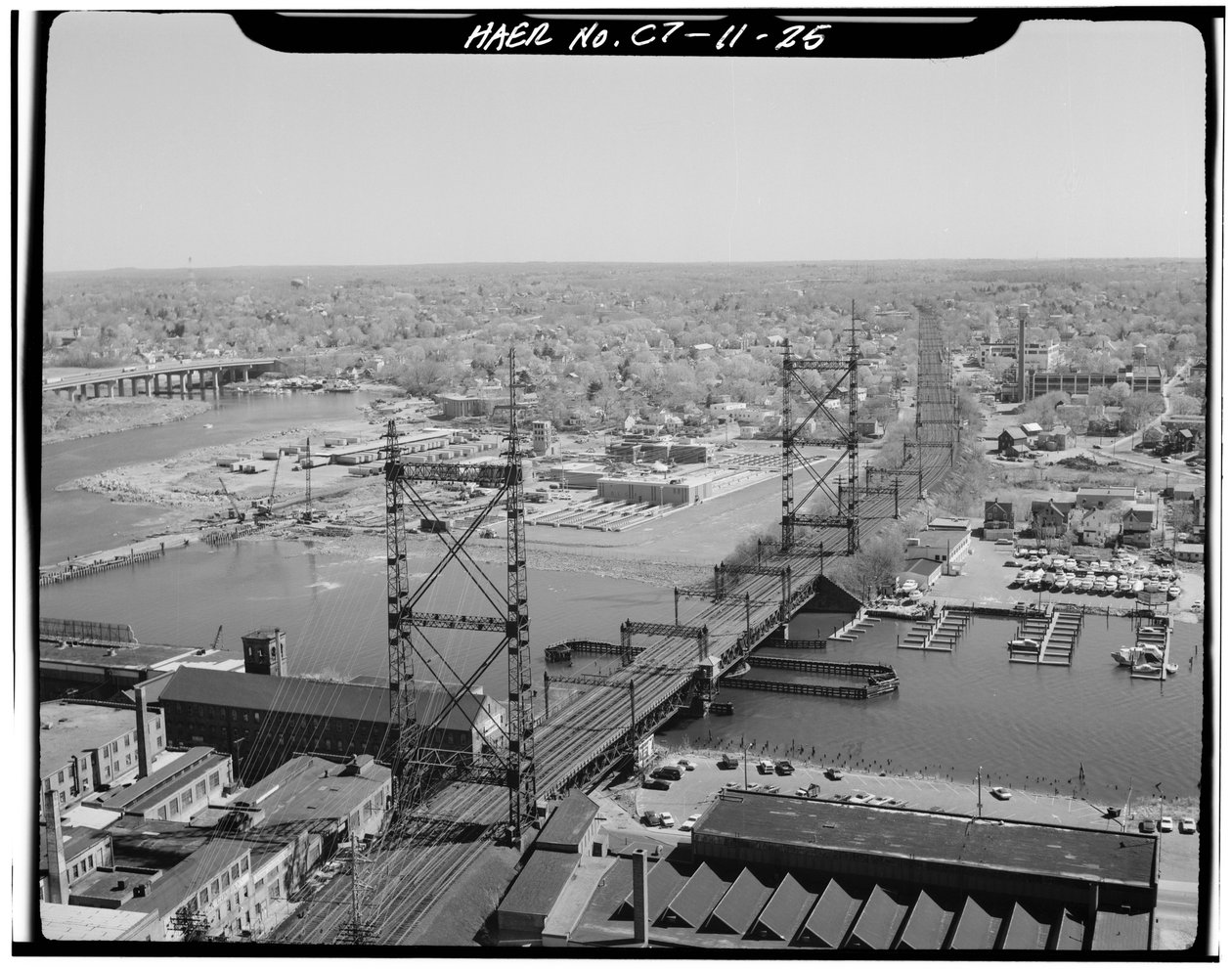 Norwalk River Bridge, Norwalk, Connecticut (zdjęcie czarno-białe) autorstwa Photographer American