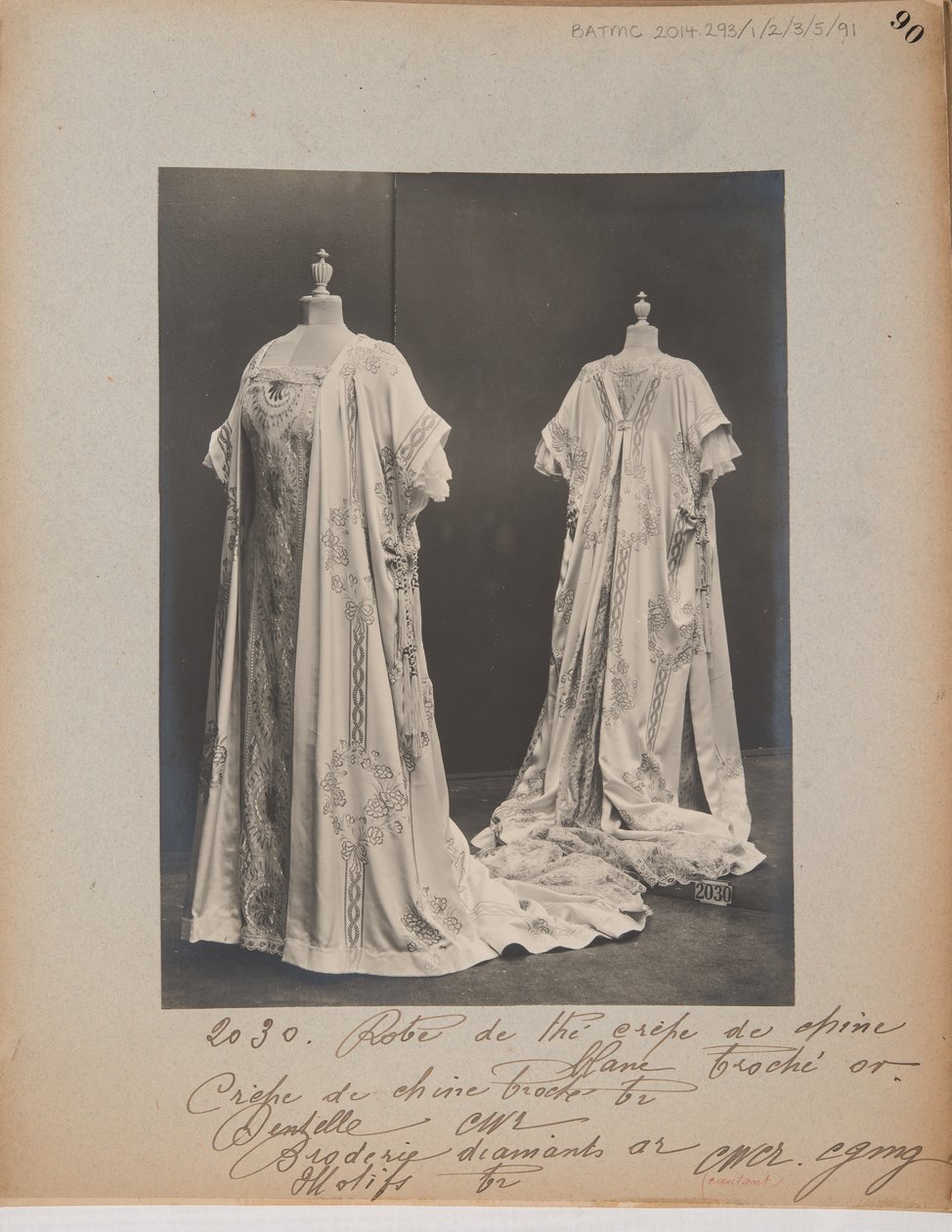 Strona albumu: House of Worth, suknia balowa autorstwa Photographer French