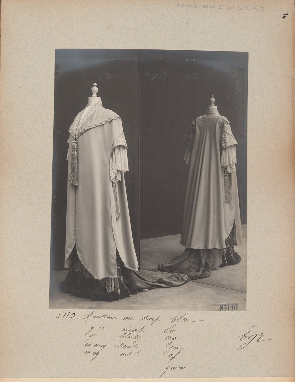 Strona albumu: House of Worth, Mantle autorstwa Photographer French