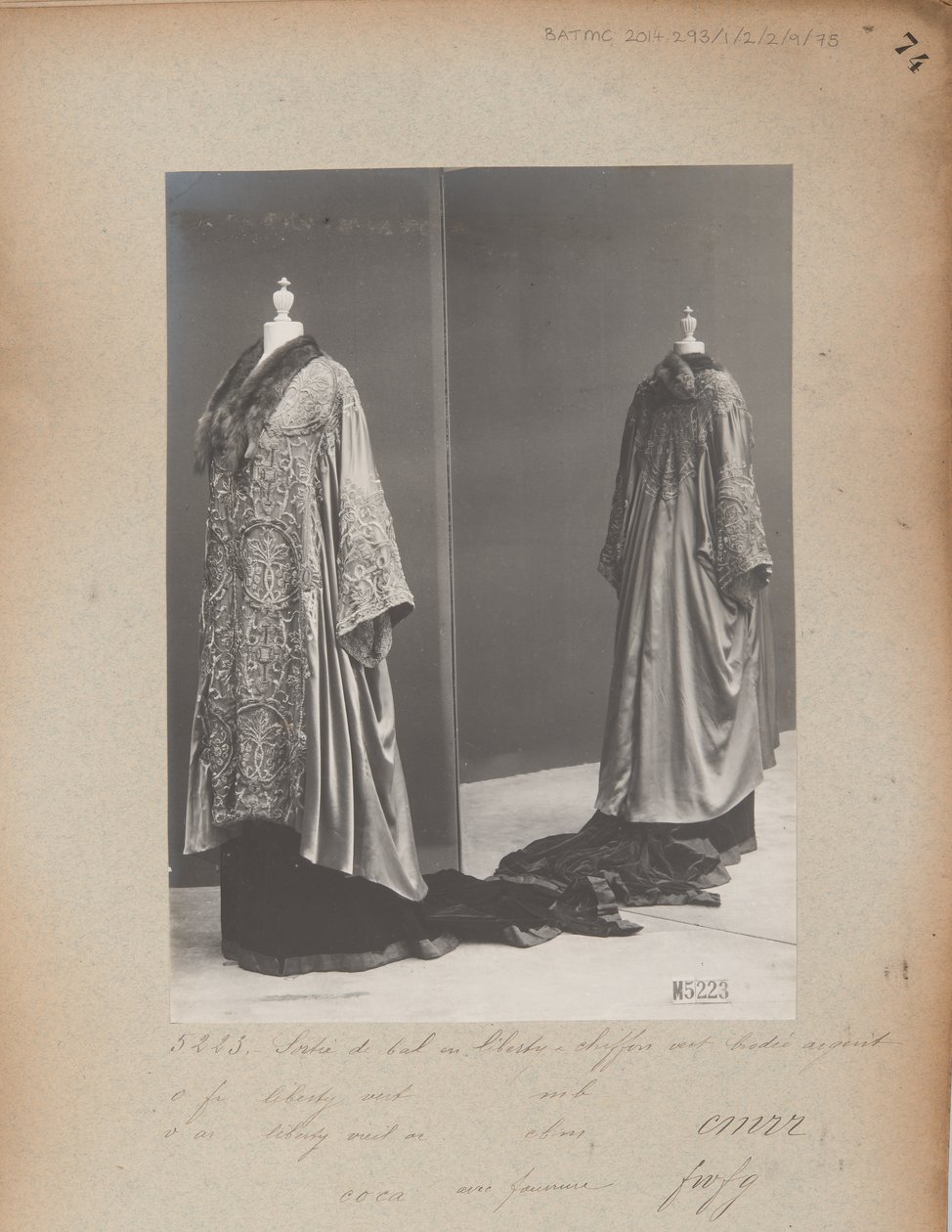 Strona albumu: House of Worth, Sortie de Bal autorstwa Photographer French