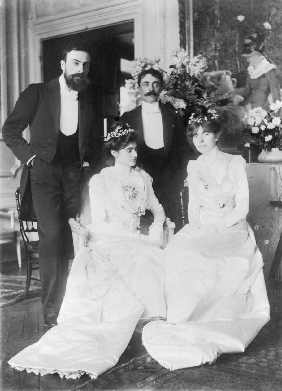 L-P: Ernest Rouart (1874-1942) i jego żona Julie Manet (1878-1967), Paul Valery (1871-1945) i jego żona Jeannie Gobillard (1877-1970), w dniu ich ślubu, maj 1900 (b/ na zdjęciu) autorstwa Photographer French