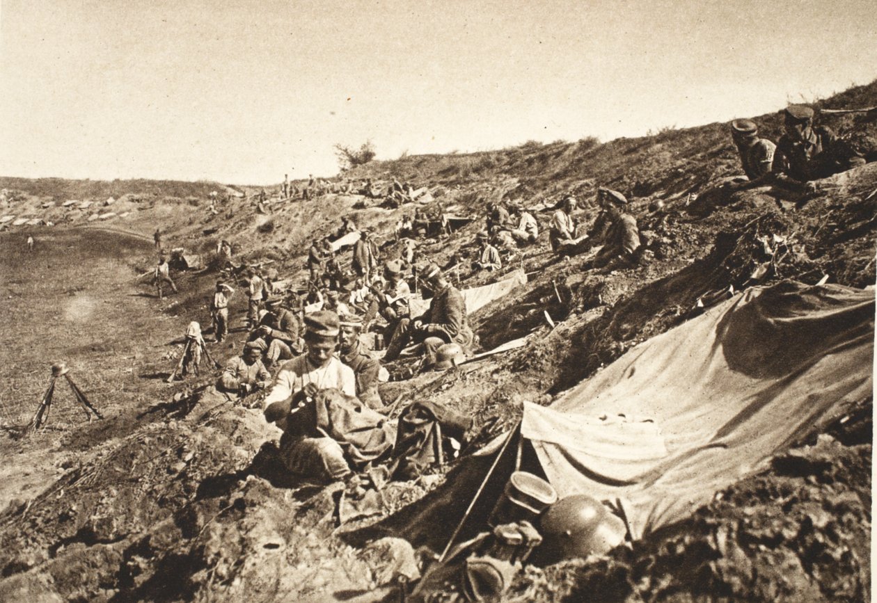 Batalion niemieckiej piechoty w pozycji rezerwowej, podczas natarcia na północ od Focsani, sierpień 1917 (zdjęcie czarno-białe) autorstwa Photographer German