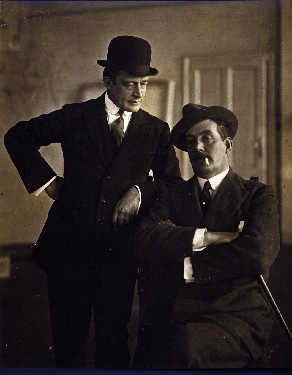 Kompozytor Giacomo Puccini (1858-1924) i wydawca muzyczny Tito Ricordi II (1865-1933). autorstwa Photographer Italian
