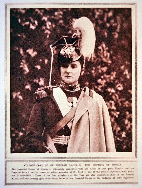 Cesarzowa Rosji w mundurze naczelnego pułkownika rosyjskich ułanów autorstwa Photographer Russian