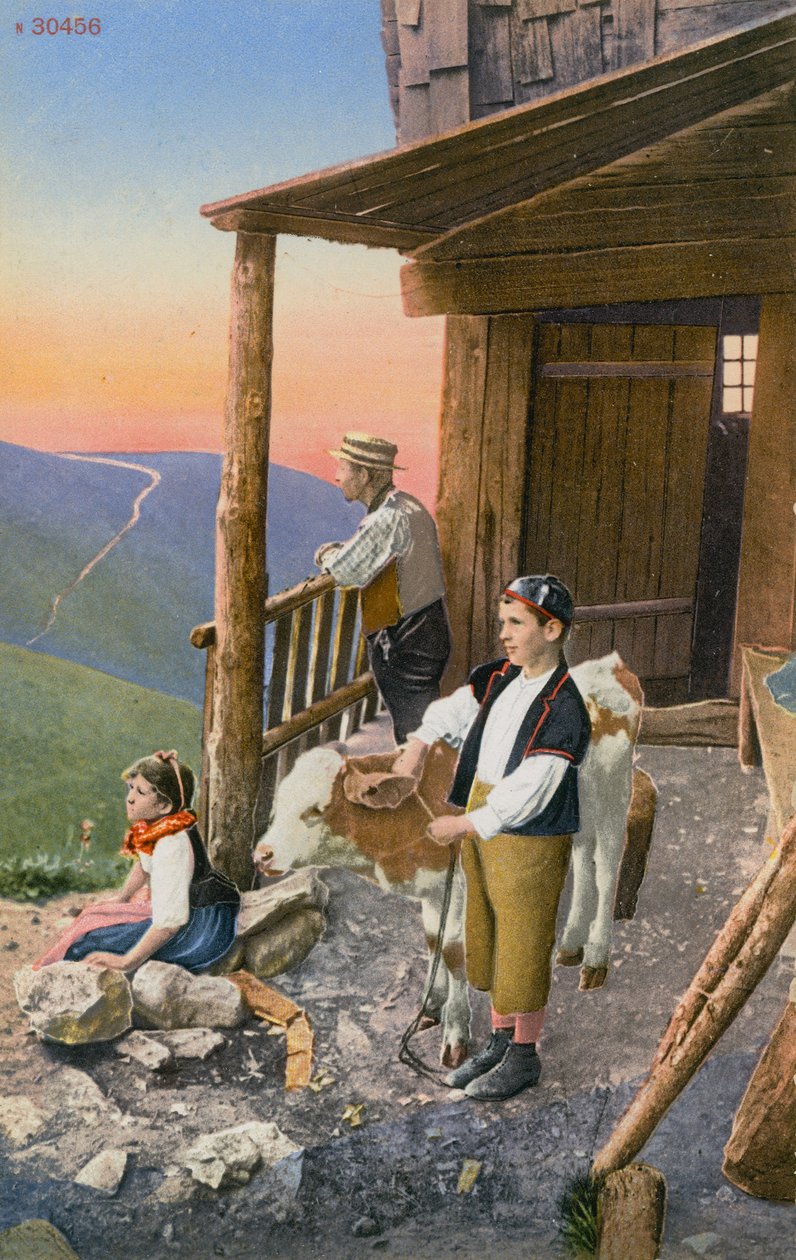 Ojciec i dwoje dzieci przy chacie w szwajcarskich Alpach. Pocztówka wysłana w 1913 roku. autorstwa Photographer Swiss