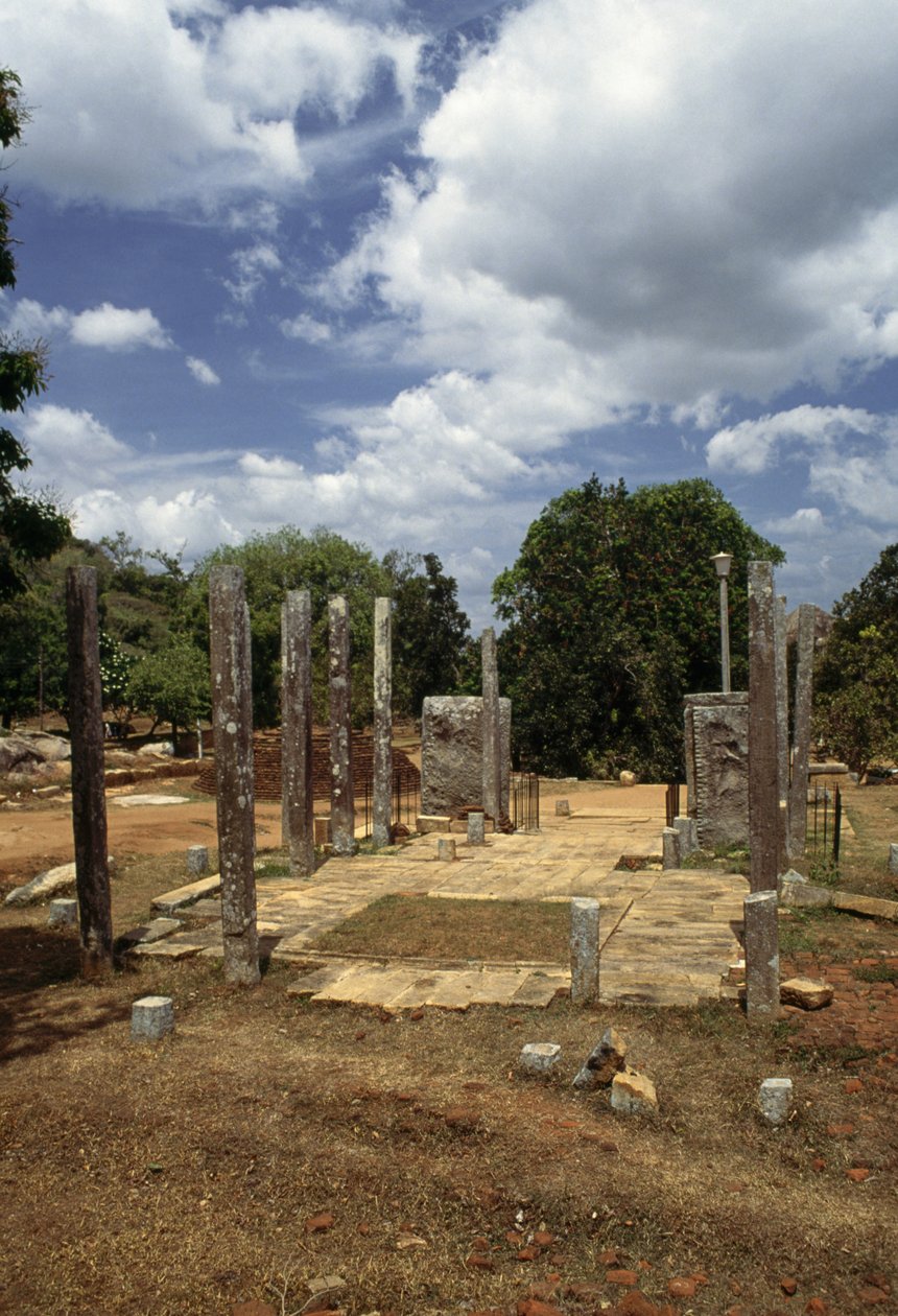 Komnata reliktowa, Mihintale, niedaleko Anuradhapura, Sri Lanka autorstwa Blaise Nicolas Le Sueur