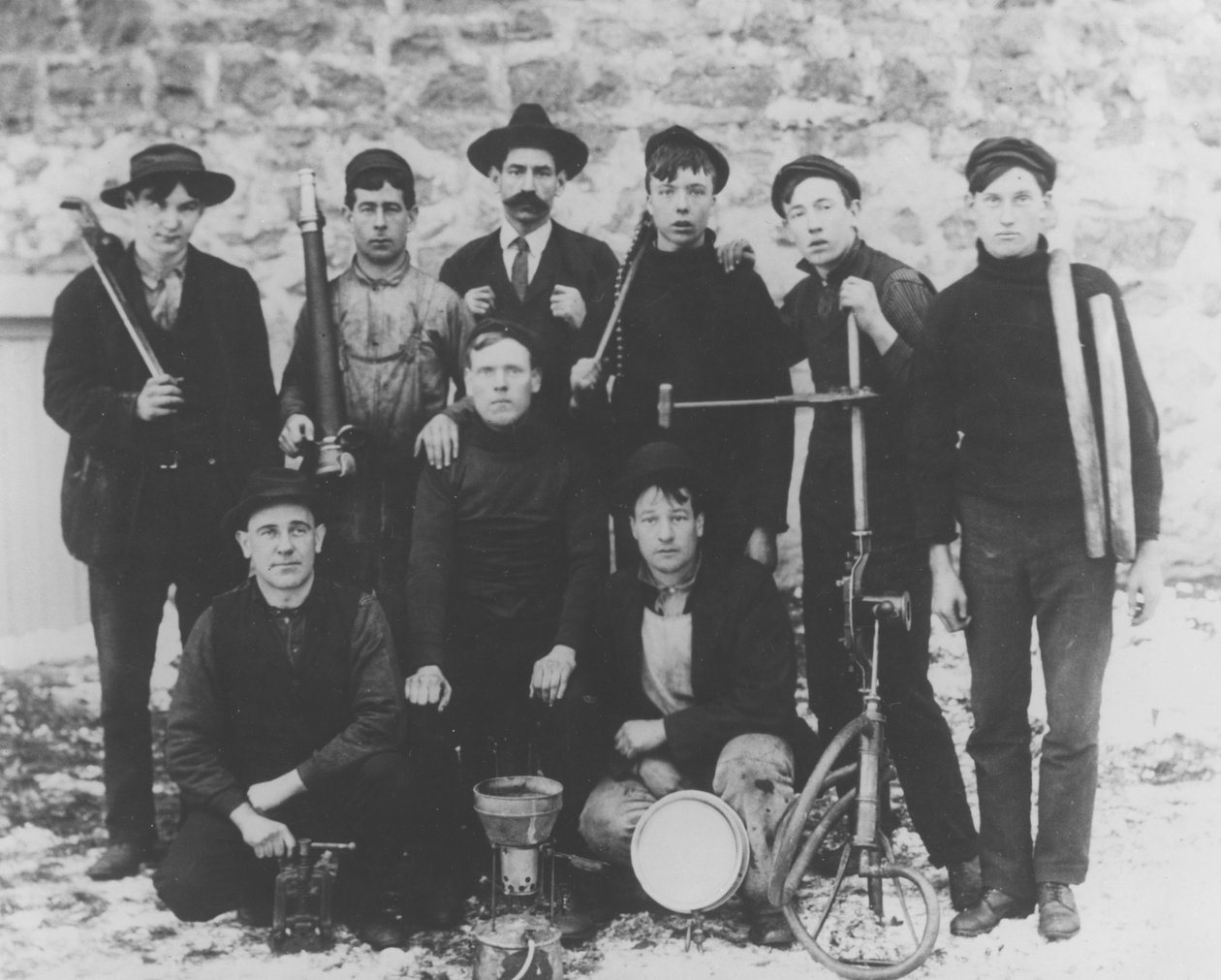 W.F. Lynch i grupa monterów rurociągów, 1905 autorstwa Pierre A. Gentieu