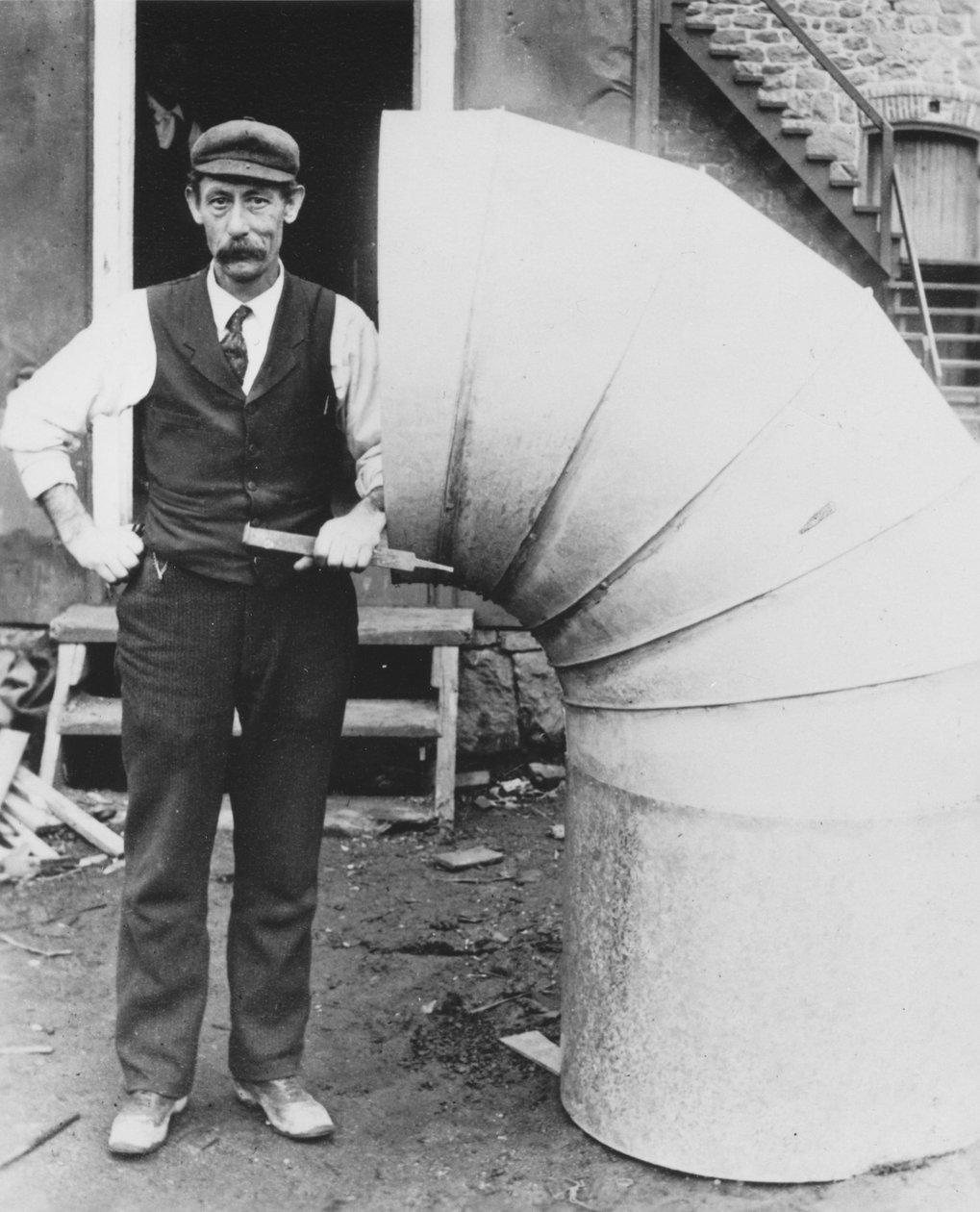James Bright, blacharz w Hagley Yard autorstwa Pierre A. Gentieu