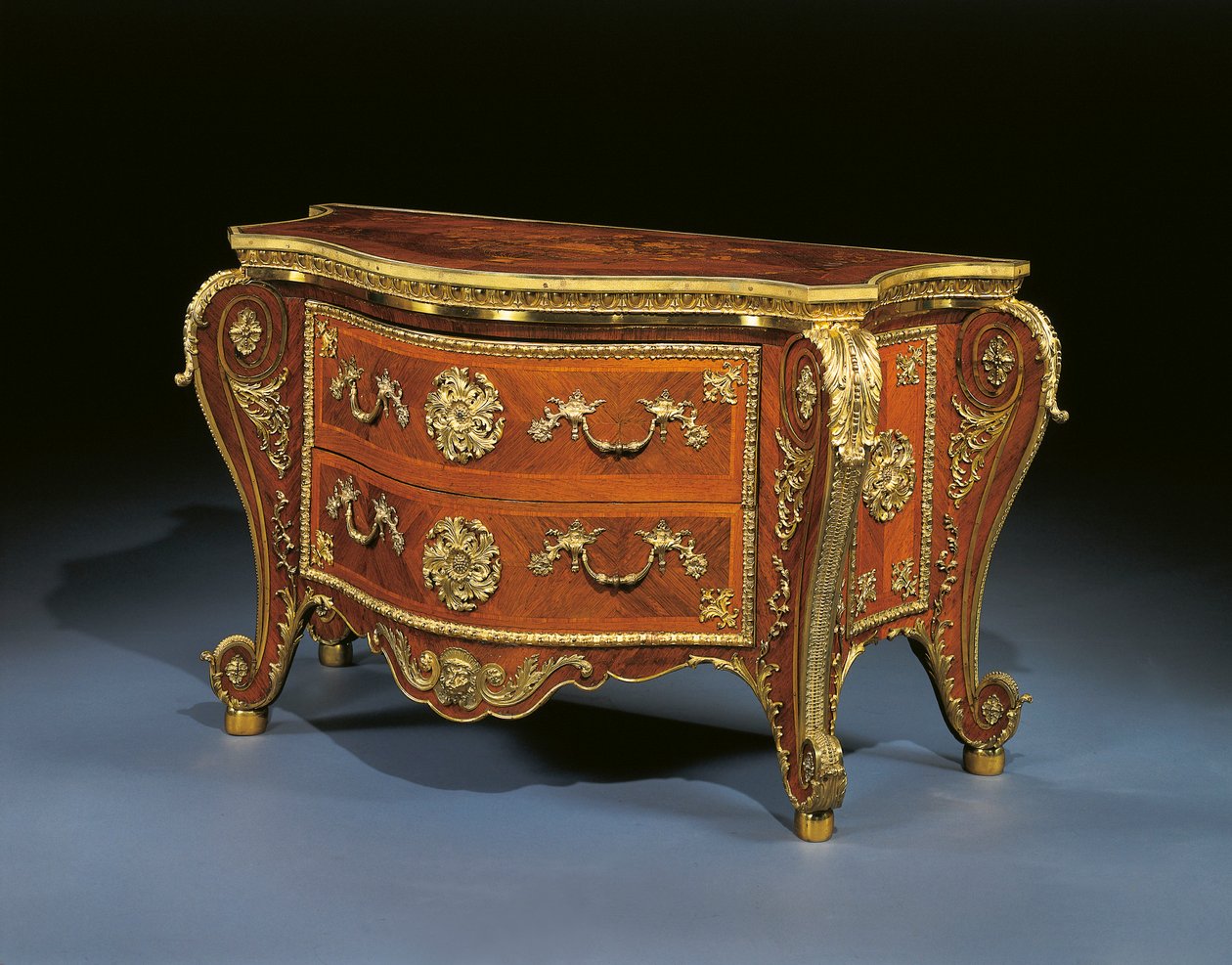 Komoda bombowa George III, ok. 1760-65 (palisander, drewno owocowe i intarsja) autorstwa Pierre Langlois