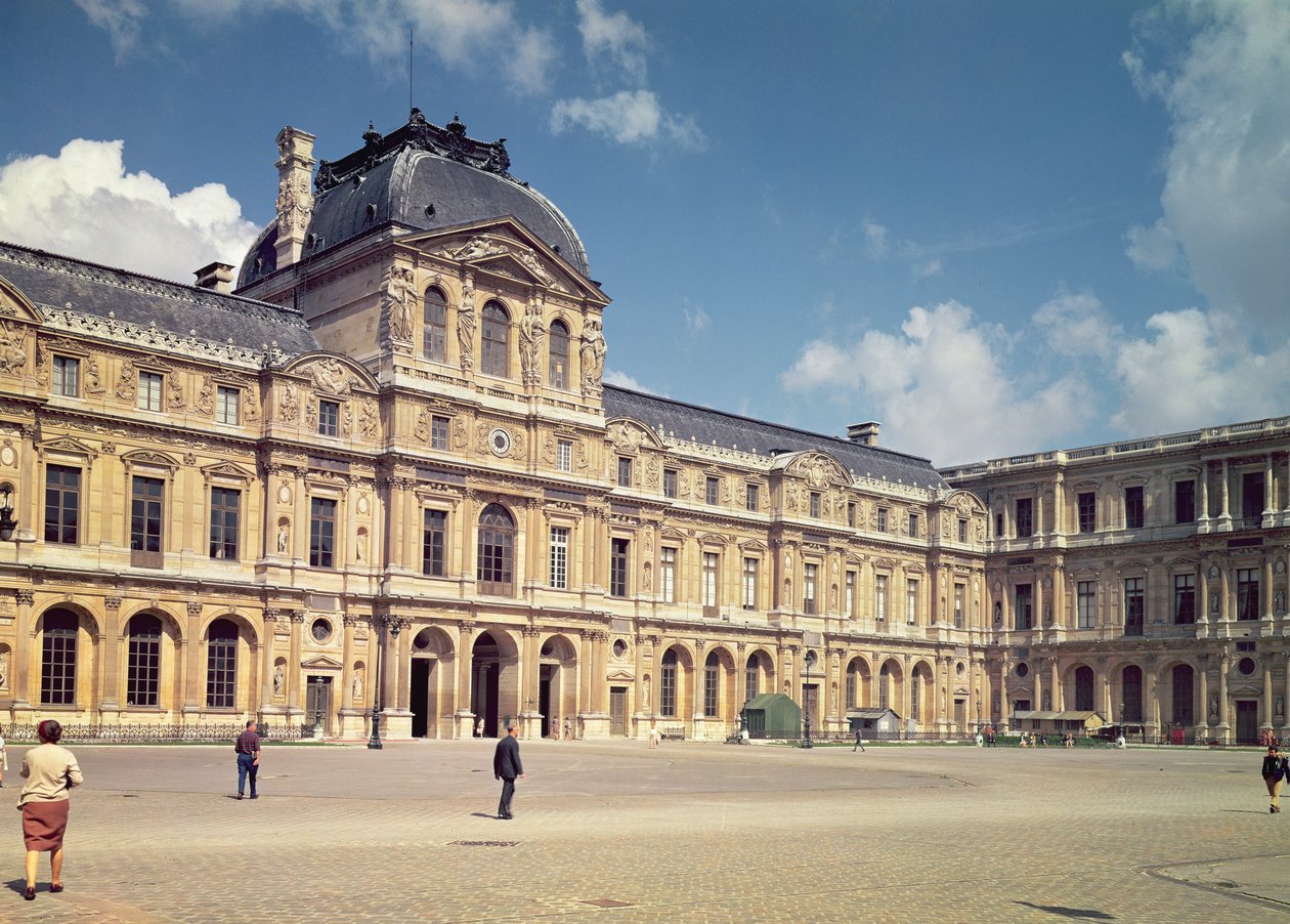Fasada Henri II w Cour Carree autorstwa Pierre Lescot