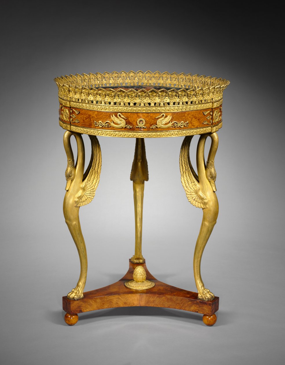 Kwietnik (Jardinière), ok. 1800 (drewno z pozłacanymi oprawami z brązu) autorstwa Pierre Philippe Thomire
