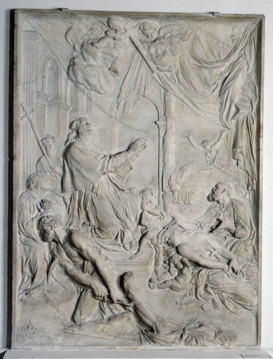 płaskorzeźba Plagi Mediolańskiej - modlący się św. Karol Boromeusz (San Carlo Borromeo) (1538-1584, kardynał i arcybiskup Mediolanu) (marmur) autorstwa Pierre Puget