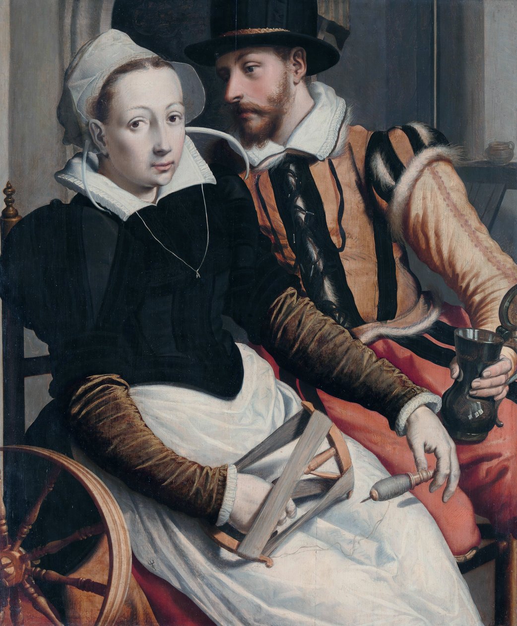 Kobieta przy kołowrotku i mężczyzna z kubkiem siedzący we wnętrzu. autorstwa Pieter Pietersz the Elder