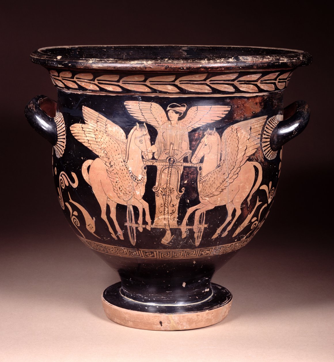 Czerwonofigurowy krater dzwonów przedstawiający Eos jadącą swoim rydwanem z morza, Lucanian, ok. 440-420 pne (ceramika) autorstwa Pisticci Painter