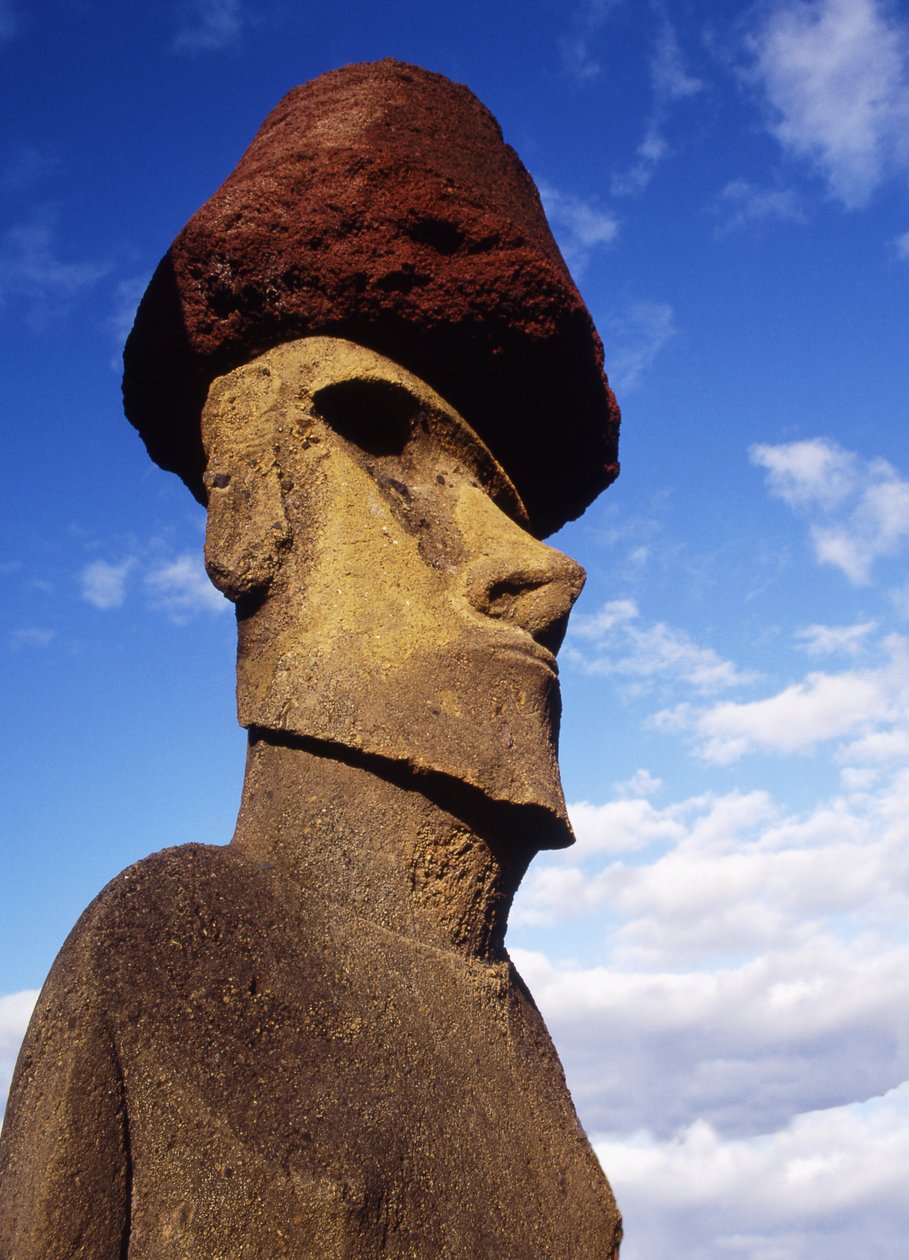 Monolityczny posąg na Ahu Nau Nau na plaży Anakena, kultura Moai, ok. 1000-1600 autorstwa Polynesian