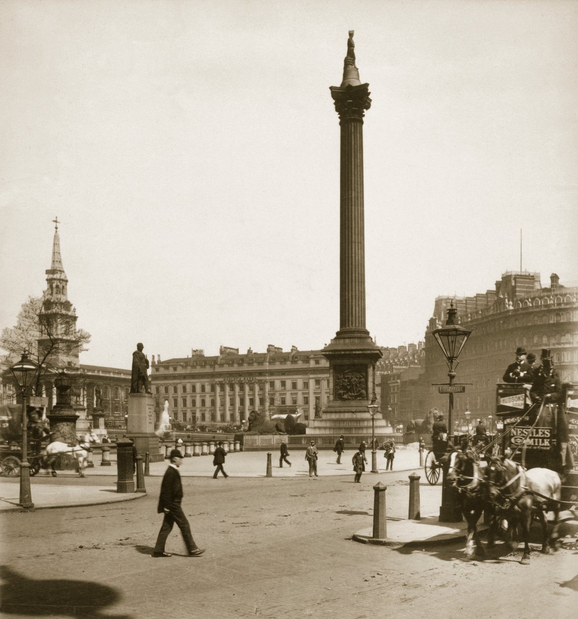 Trafalgar Square, Londyn, 11 maja 1893 autorstwa Portuguese Photographer