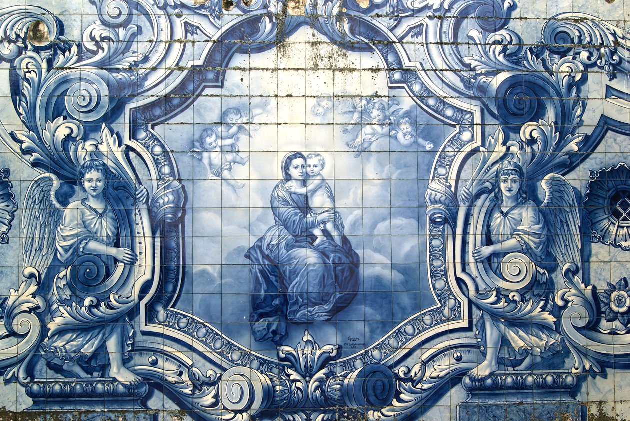 Panel dekoracyjny przedstawiający Madonnę z Dzieciątkiem, Lamego, Portugalia. 1738 (płytki ceramiczne) autorstwa Portuguese School