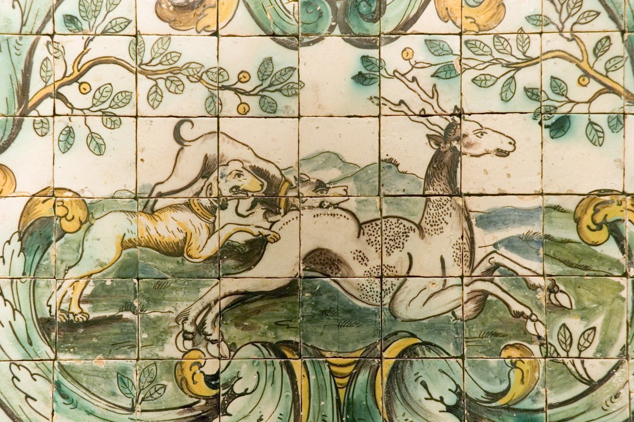Płytki majolikowe przedstawiające psy goniące jelenia z Sali Myśliwskiej w Palacio da Praia, Belem, ok. 1680 (ceramika) autorstwa Portuguese School